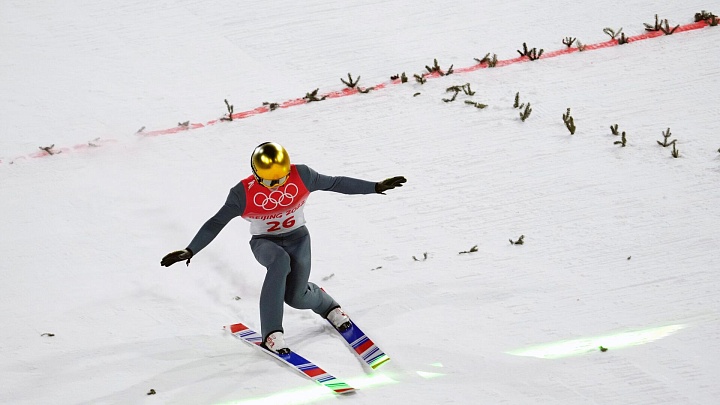 Два российских прыгуна на лыжах с трамплина получили нейтральный статус