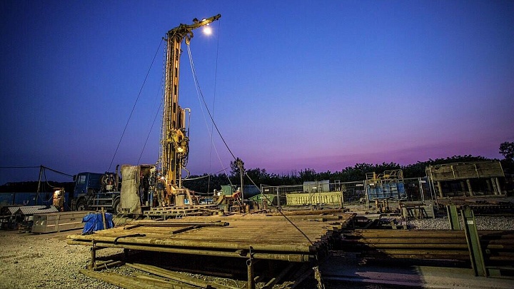 Эксперт объяснил важность снятия санкций США с проекта АЭС "Пакш-2"